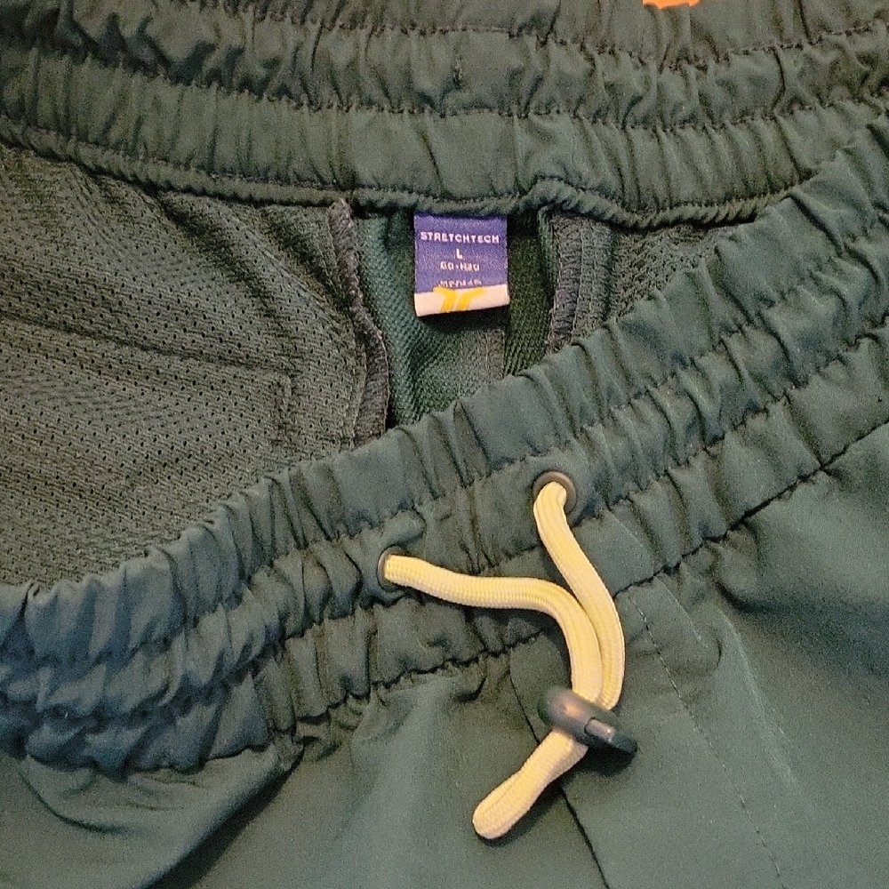 Old Navy Women's Green Shorts - Picture 2 of 3